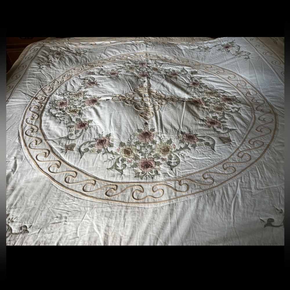 Lovely full/double size quilted bedspread. Earth tones. 89” x 89” - Picture 3 of 10
